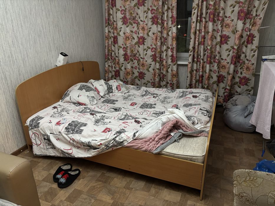 кровать с матрасом