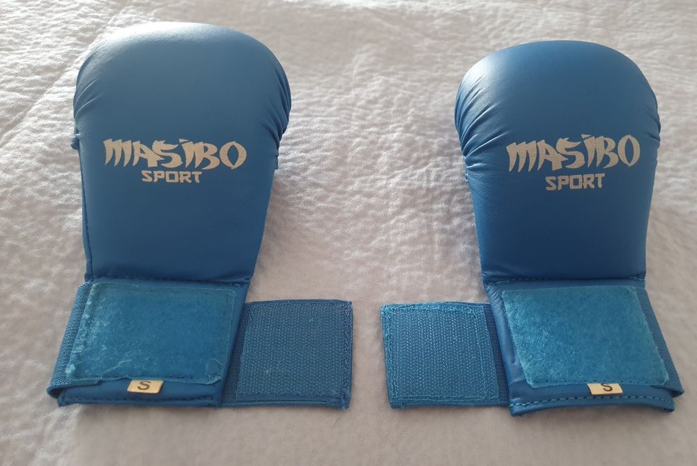 Manusi karate în stare buna puțin folosite