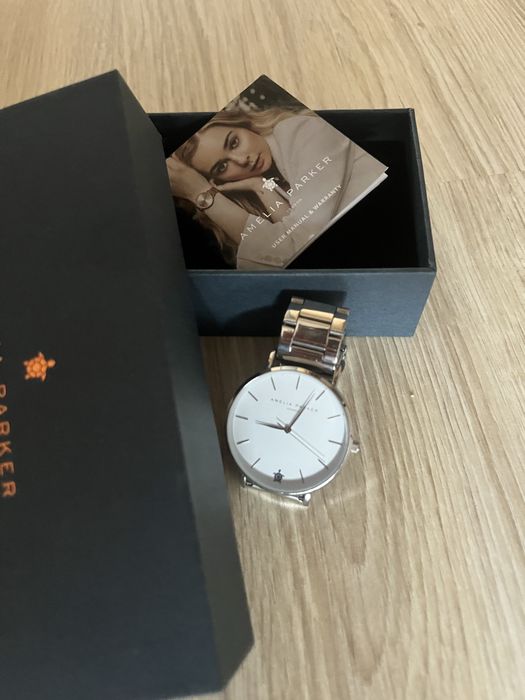 Продавам дамски часовник