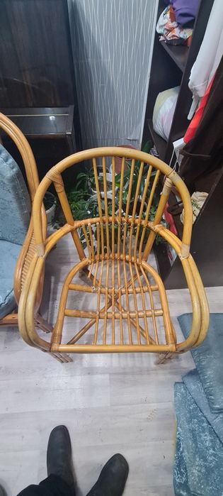 Диван деревянный