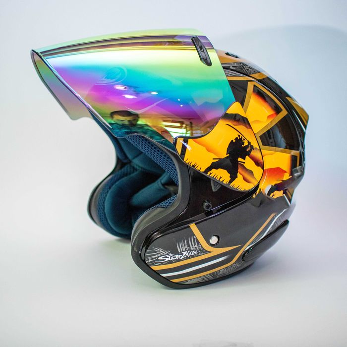 Каска за мотор пистов , скутер , ел. тротинетка др. ( Размер L 59-60 )