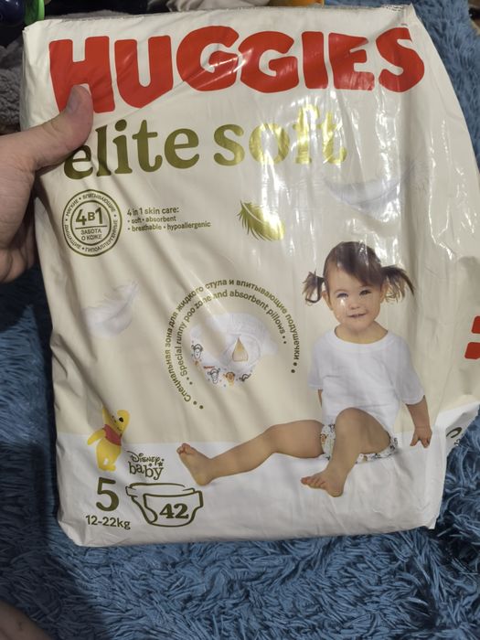 Продам шезлонг памперсы трусики и кенгуру