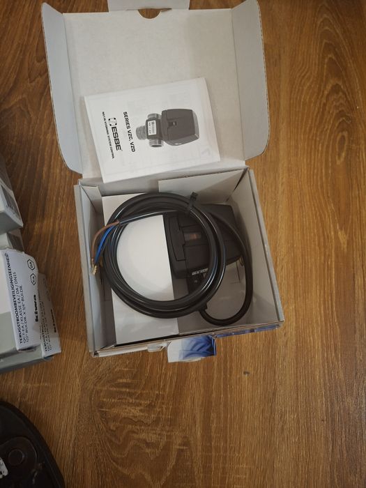 Vand vana 3 cai+ robineti mas. de spalat+presa sertizare