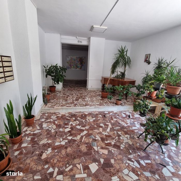Unirii colt cu Lucian Blaga, ap 2 camere, spatios 65 mp , 3 balcoane