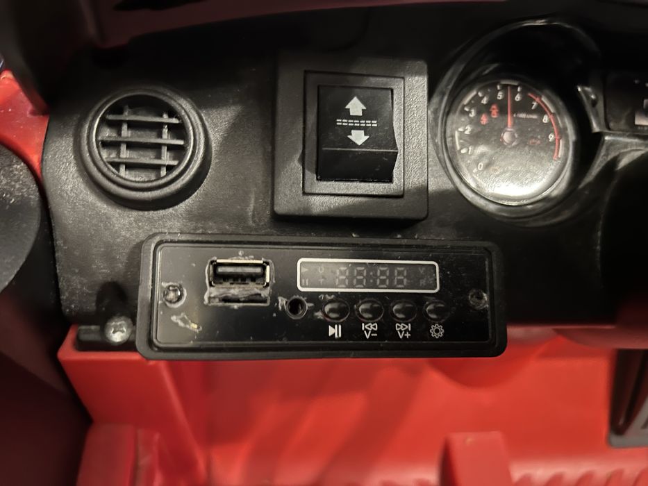 Masinuta electrica 1-4 ani