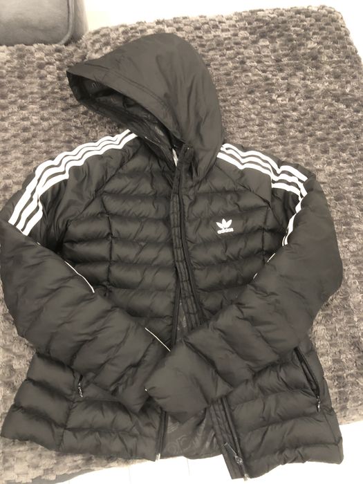 Продавам оригинално яке adidas
