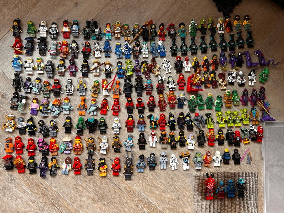 Цены у фигурок разные !оригинал все