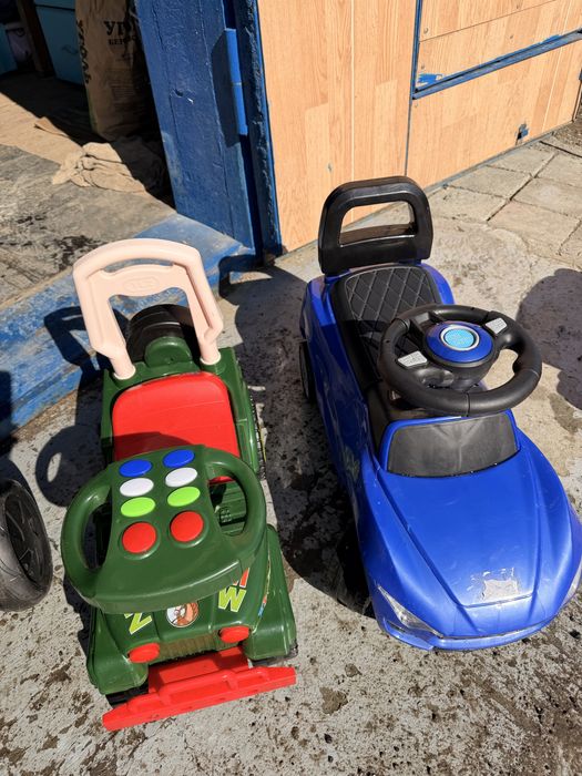 Продам 2 толокара, в хорошем состоянии оба. Играет музыка. Все целое.