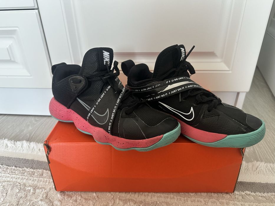 Продам кроссовки Nike