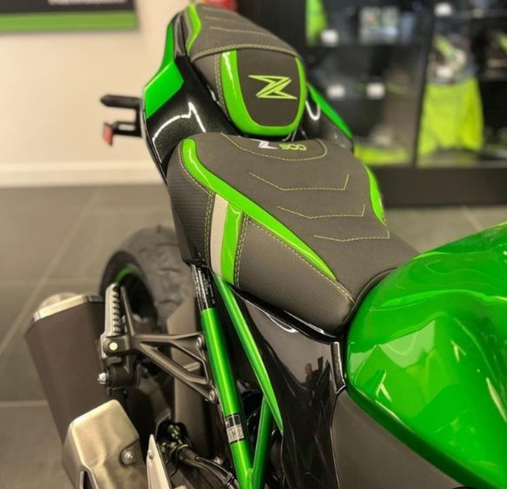 Tapițerii moto cu materiale cauciucate realizate petehnologia de fabrica