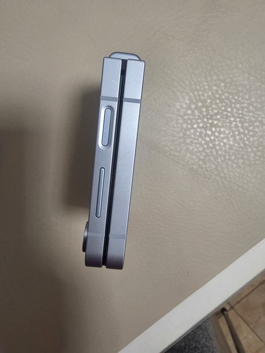 Samsung Galaxy Z Flip 6