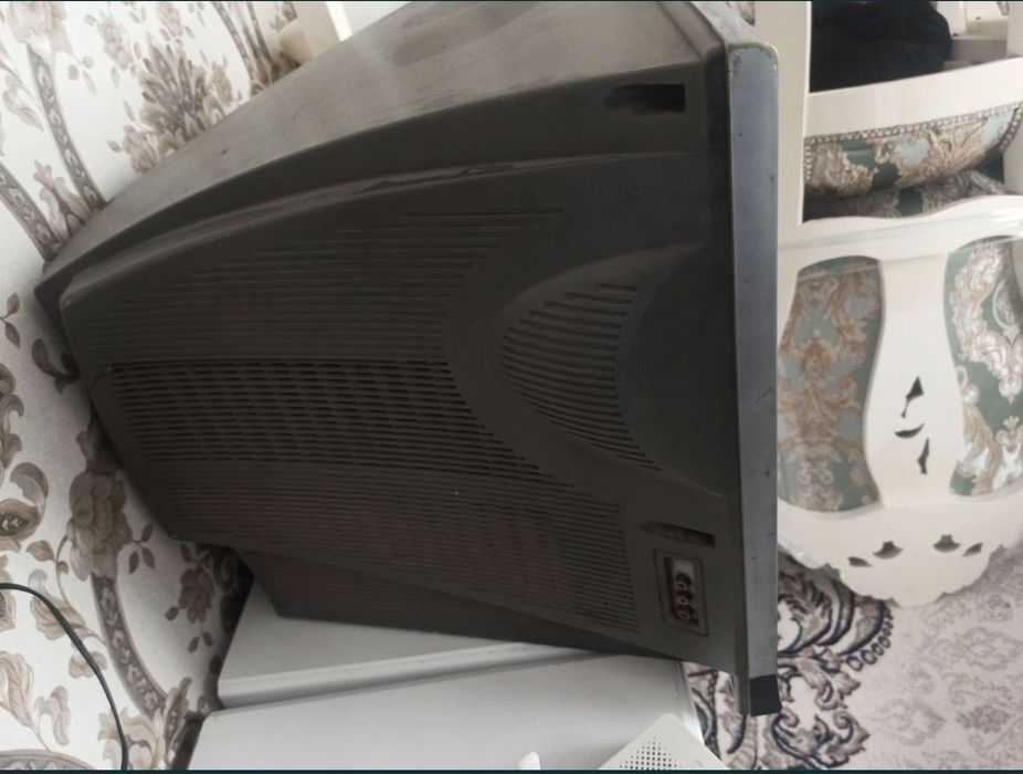 Televizor eski, srochniy sotiladi