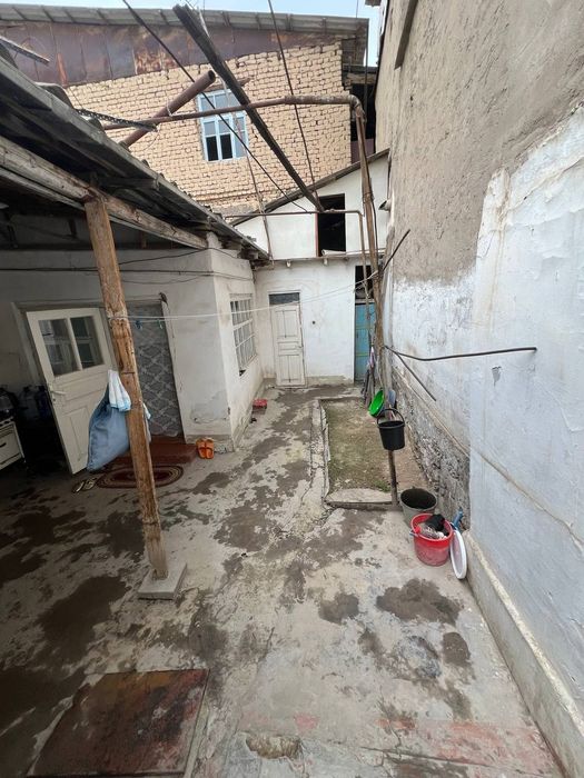 Yangiyol shaharda 4 xonali uy sotiladi.