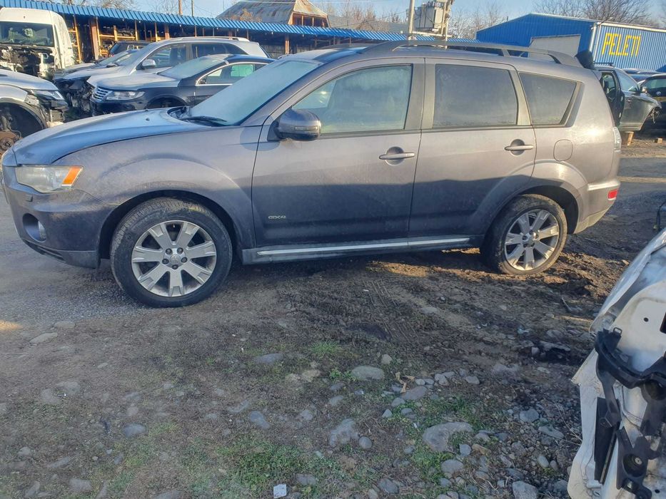 Dezmembrez Mitsubishi Outlander 2 GX 4 DI-D 2.2D 2011