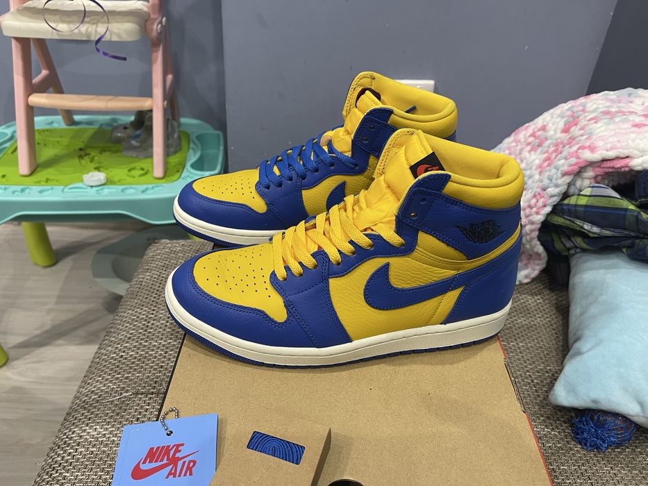 Nike Air Jordan 1 Retro High OG Reverse Laney Yellow NBA LeBron Kobe