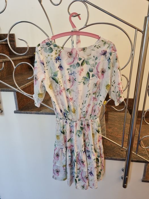 Rochie Starshiners 38-40 scurta cu imprimeu floral colorat