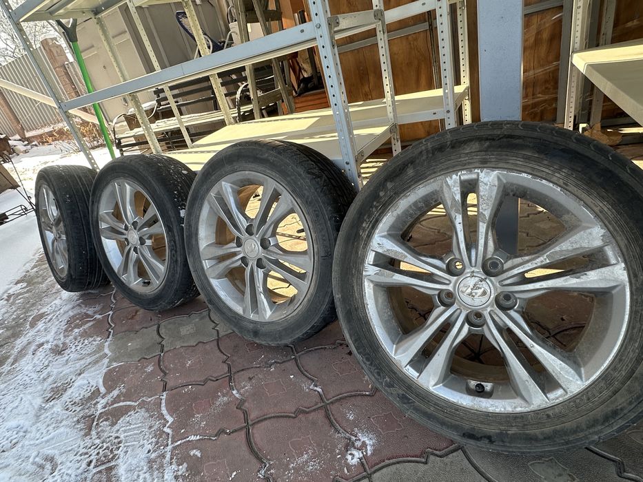 Продам диски с шинами R17