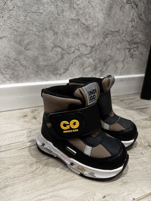 Продам зимние сапоги от Indigo kids