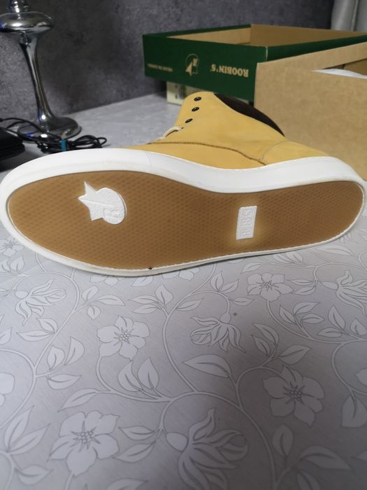 Продам новые ботинки