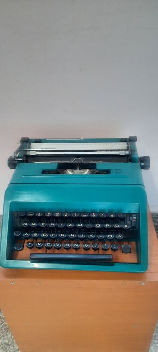 Mașină de scris Olivetti Studio 45