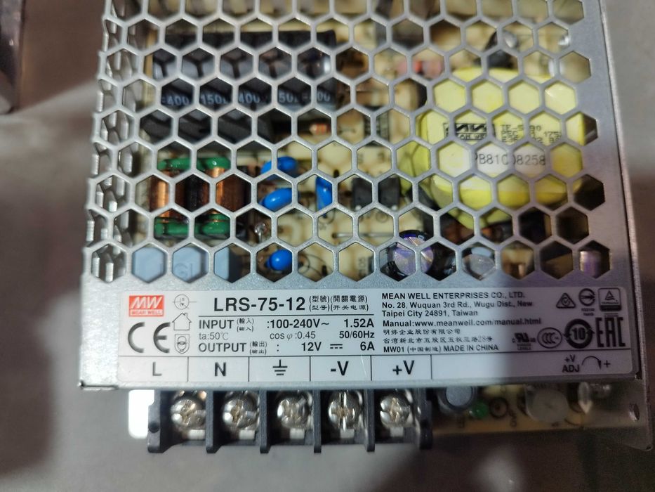 Diferite modele sursa alimentator 5 si 12 Volti