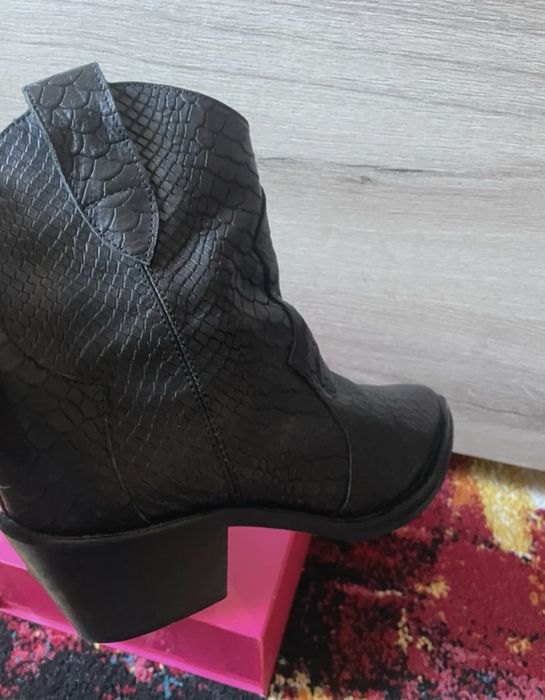 Ciocate versatile din piele naturala facute pe comanda 37