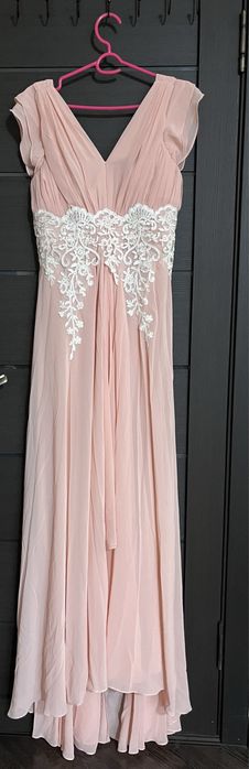 Платье нарядноее