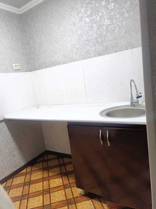 ПРОДАЁТСЯ своя! 1/1/4. общая пл 18м2. бывшее общежитие.