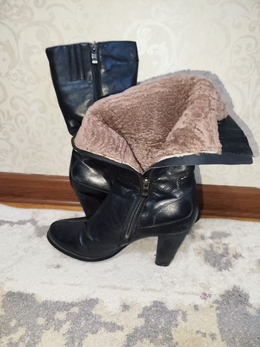 Продам 2 пары сапожек