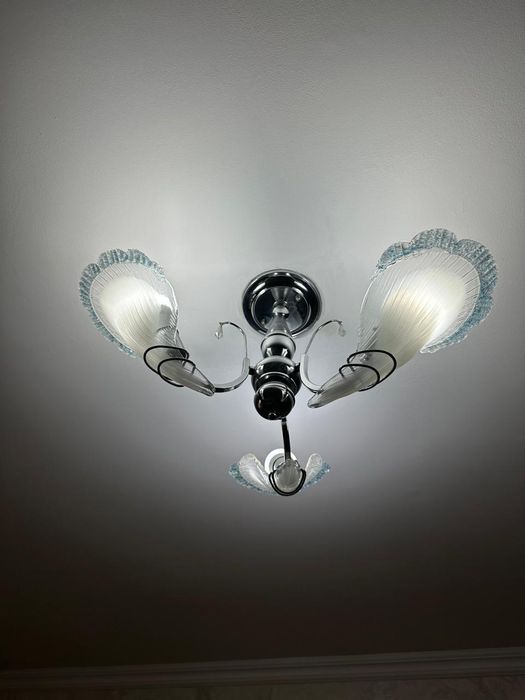 Продам люстры буу