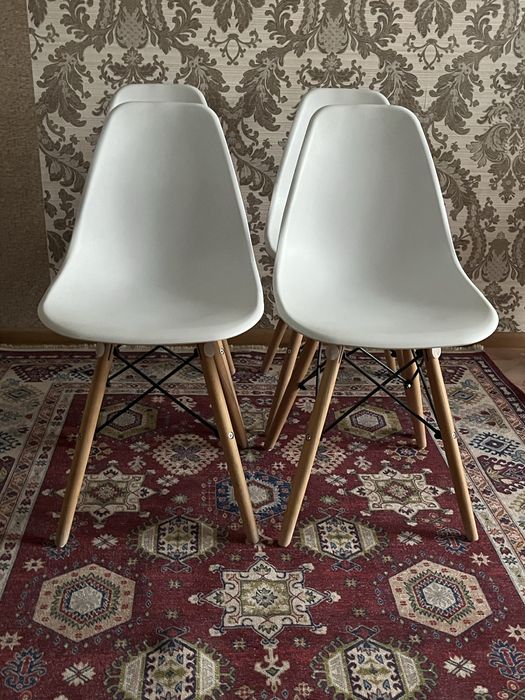Стулья Eames на кухню/в гостиную. Самовывоз