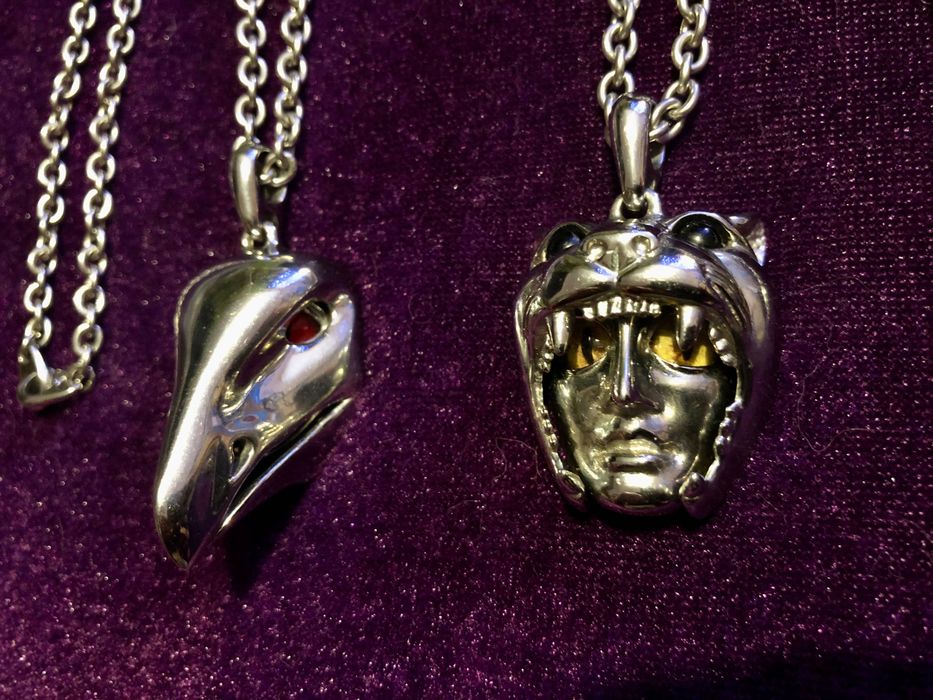 Simon Harrison медальон колие гарван