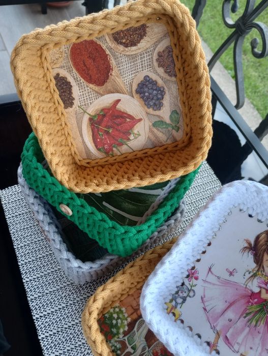 Ръчно плетен панер