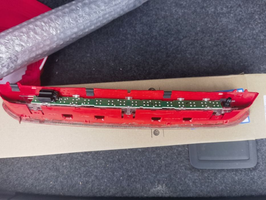 Продавам 3ти стоп за Volkswagen Polo 6r