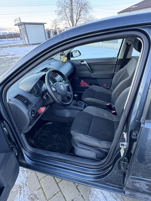 Vând Volkswagen Polo