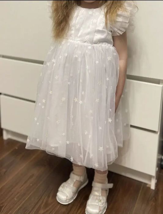 Платье белое ,на 2-3 года