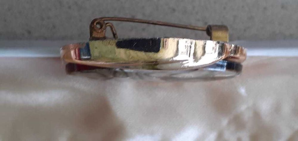 Стильные элегантные броши