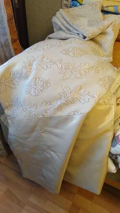 Продам шторы, тюль, покрывала,пледы,одеяла ,подушки