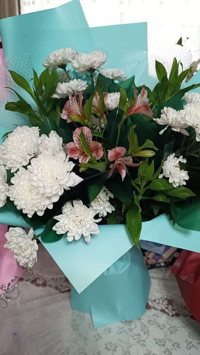 Букеты  цветы  ,розы.