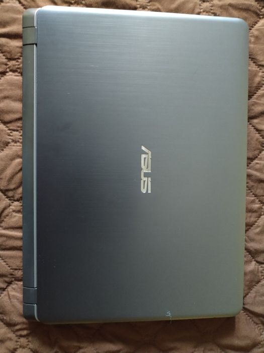 Продавам лаптоп ASUS