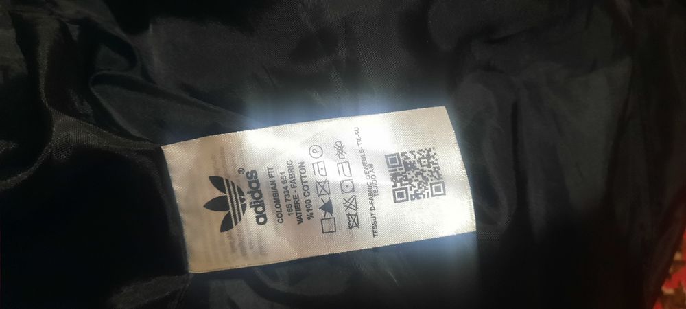 Адидас новая  куртка оригинал