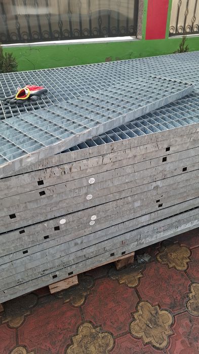 Trepte și gratare zincate