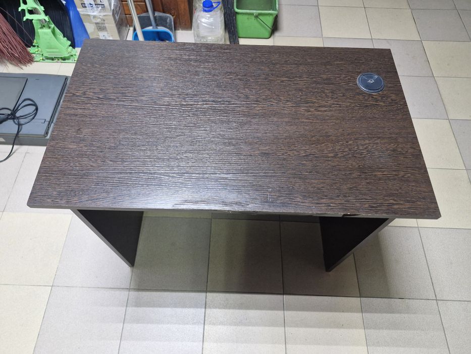 Продам стол 5000 тг.