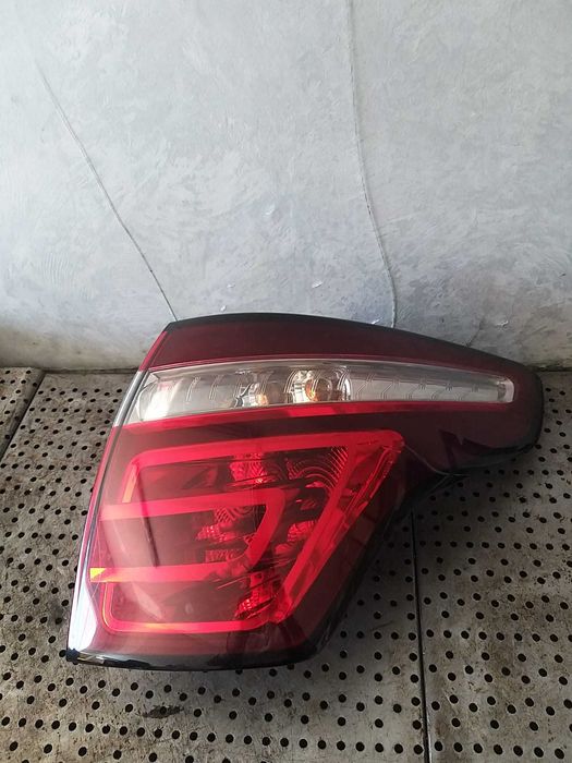 Stop tripla lampa dreapta fumuriu aripa citroen c4 picasso 1 96 73164780