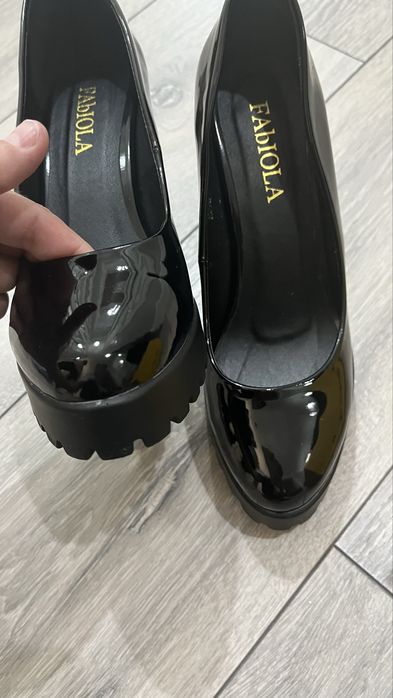 Продам новые туфли