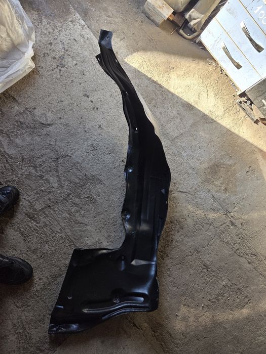 Подкрылка от Тойота Секвоя