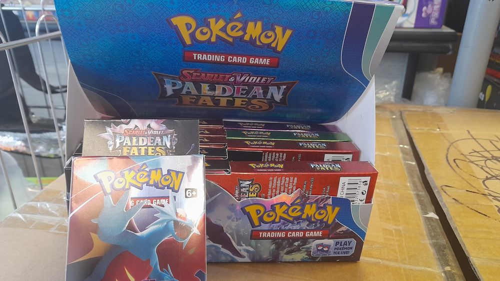 Рokemon карти фигурки и плюшени играчки