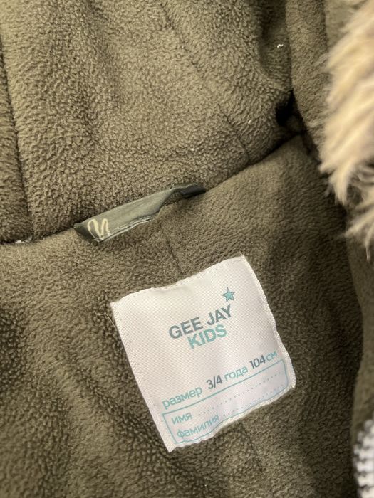 Продам зимний комбинезон 104 рост