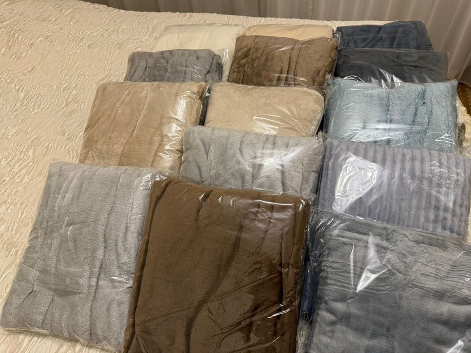 Продам пледы новые.