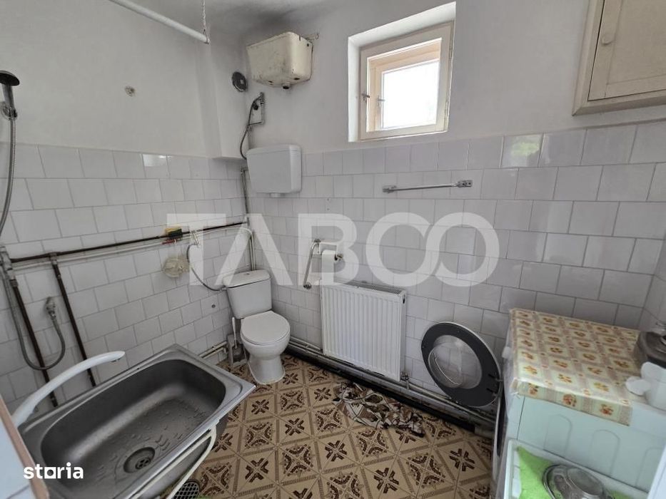 Casa spatioasa de vanzare teren 432 mp zona linistita - Lupeni Sibiu